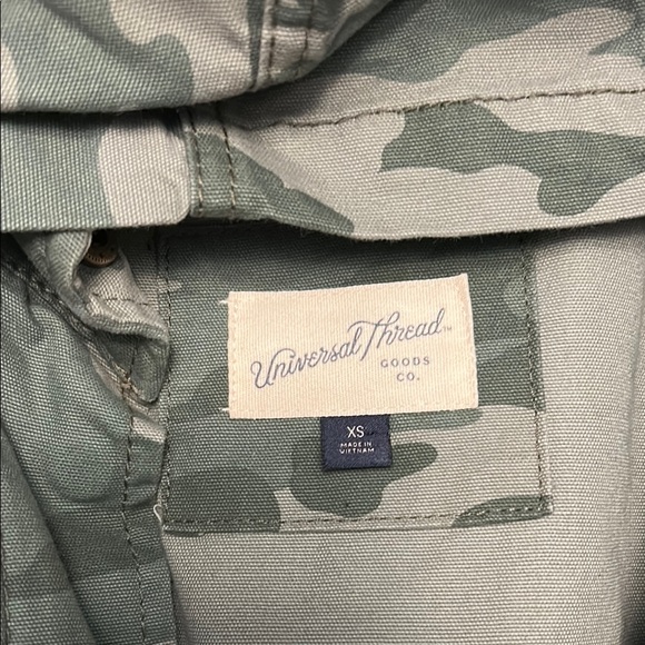 Universal Thread - Picture 2 of 6